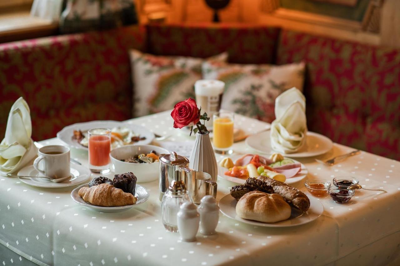 Bed & Breakfast Hotel Guggis Zürs Dış mekan fotoğraf