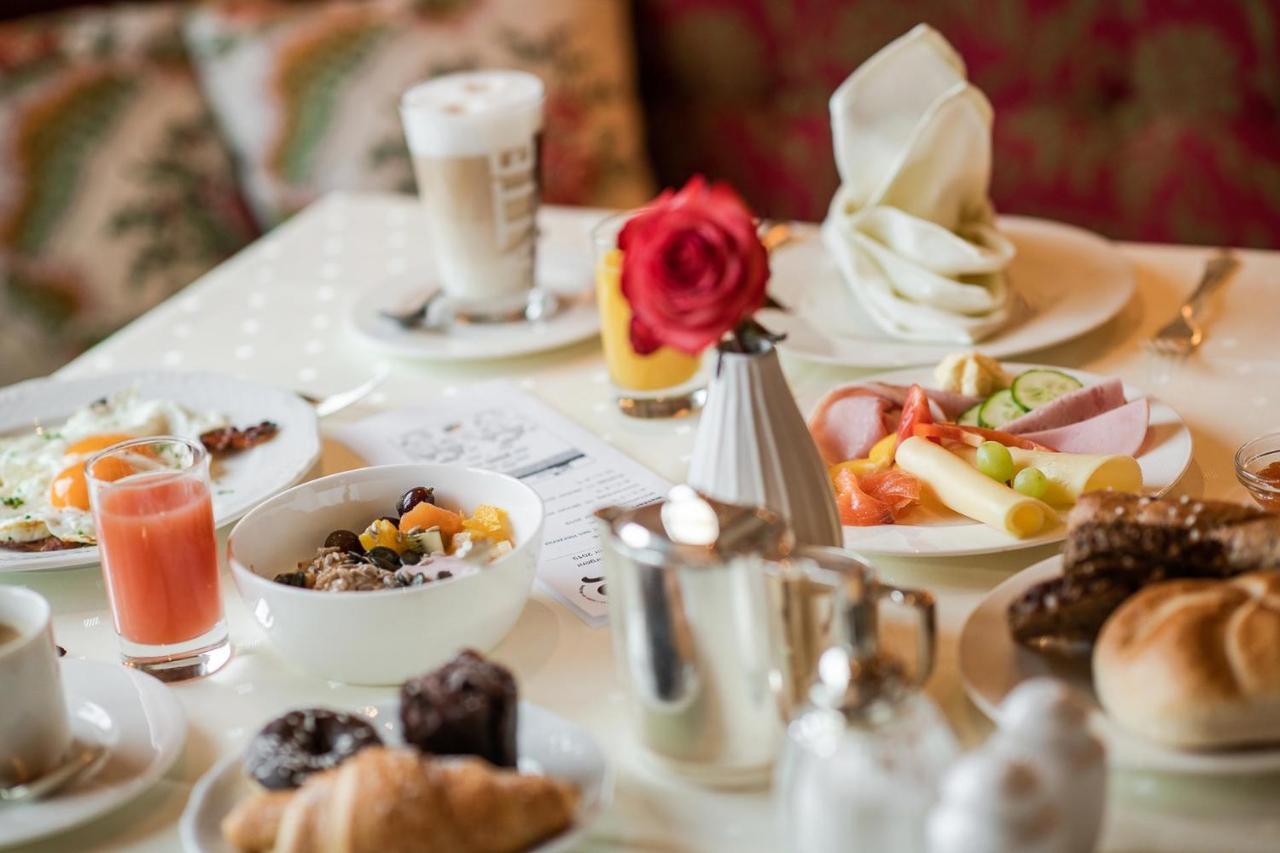 Bed & Breakfast Hotel Guggis Zürs Dış mekan fotoğraf